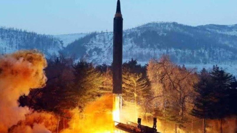 Severní Korea potvrdila test balistické rakety středního doletu